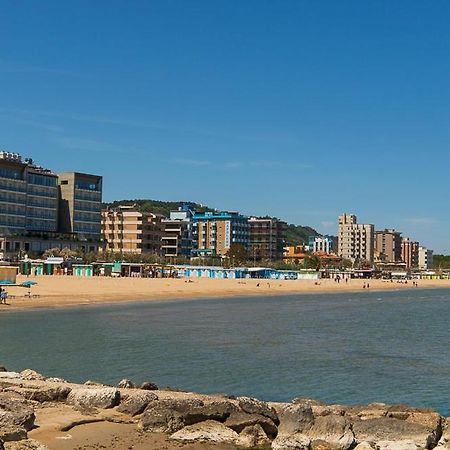 Zara D'Amare a Pesaro 10 metri dalla spiaggia by Yohome Bagian luar foto