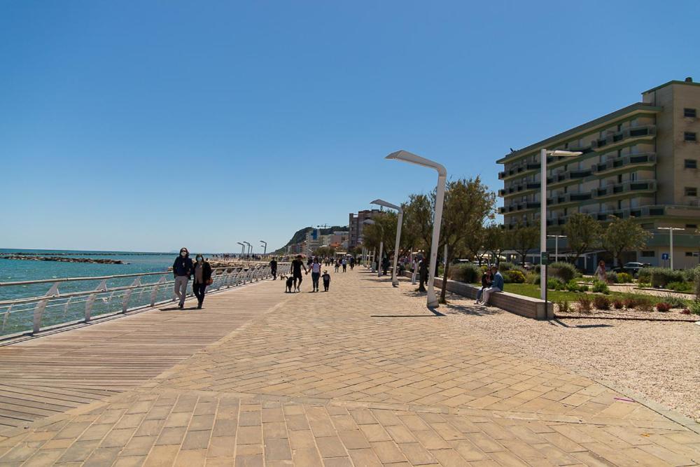 Zara D'Amare a Pesaro 10 metri dalla spiaggia by Yohome Bagian luar foto