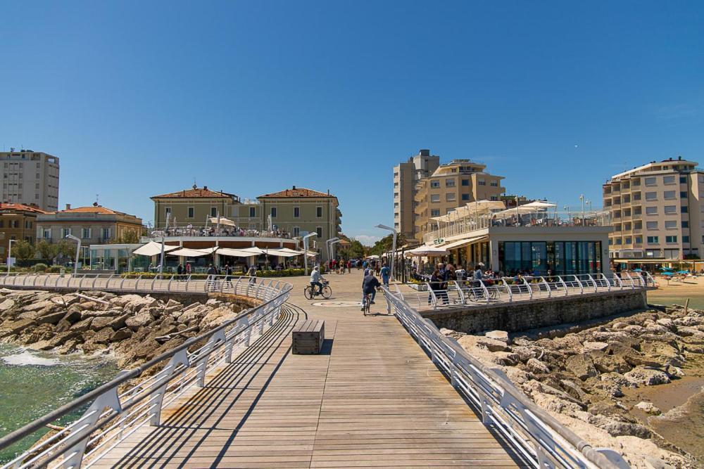 Zara D'Amare a Pesaro 10 metri dalla spiaggia by Yohome Bagian luar foto